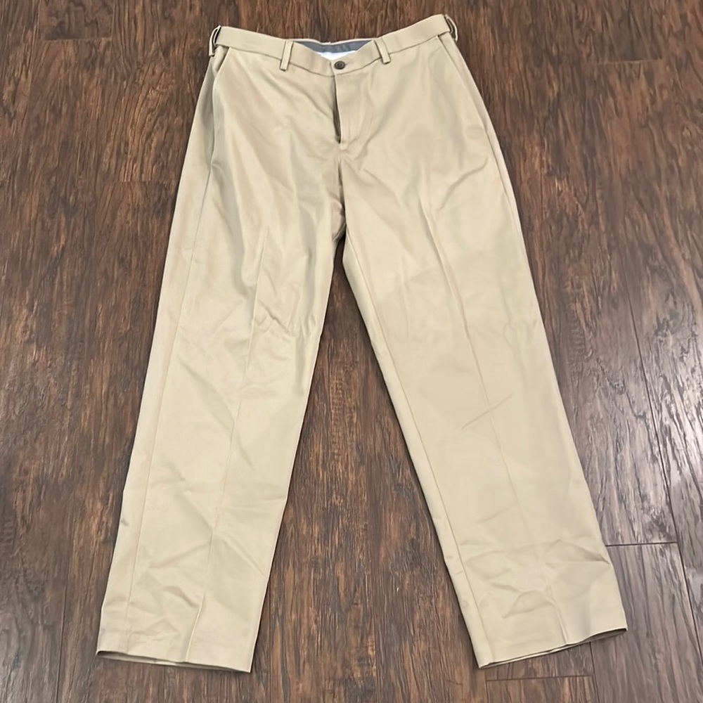 Mens Haggar Classic Fit Premium No Iron Khakis size 34 X 30
